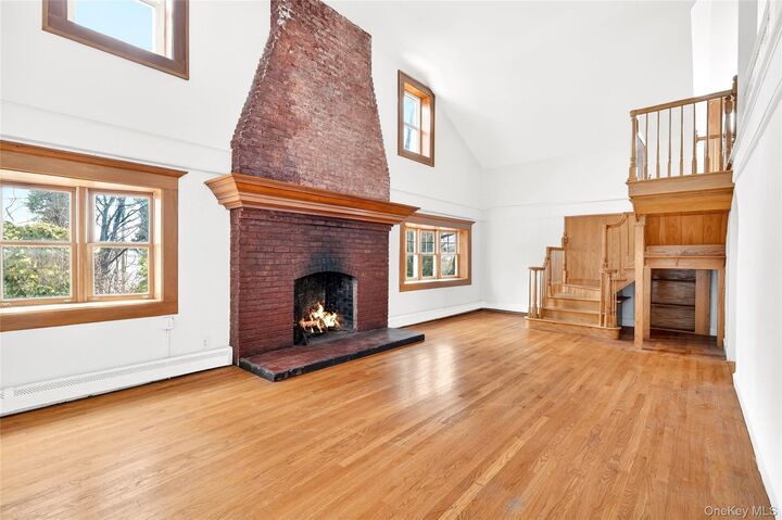 Property Photo:  24 Old Knollwood Road  NY 10607 