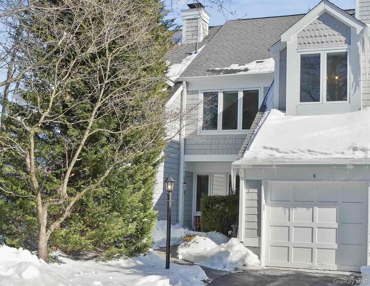 Property Photo:  6 Berrybush Lane 6  NY 10706 