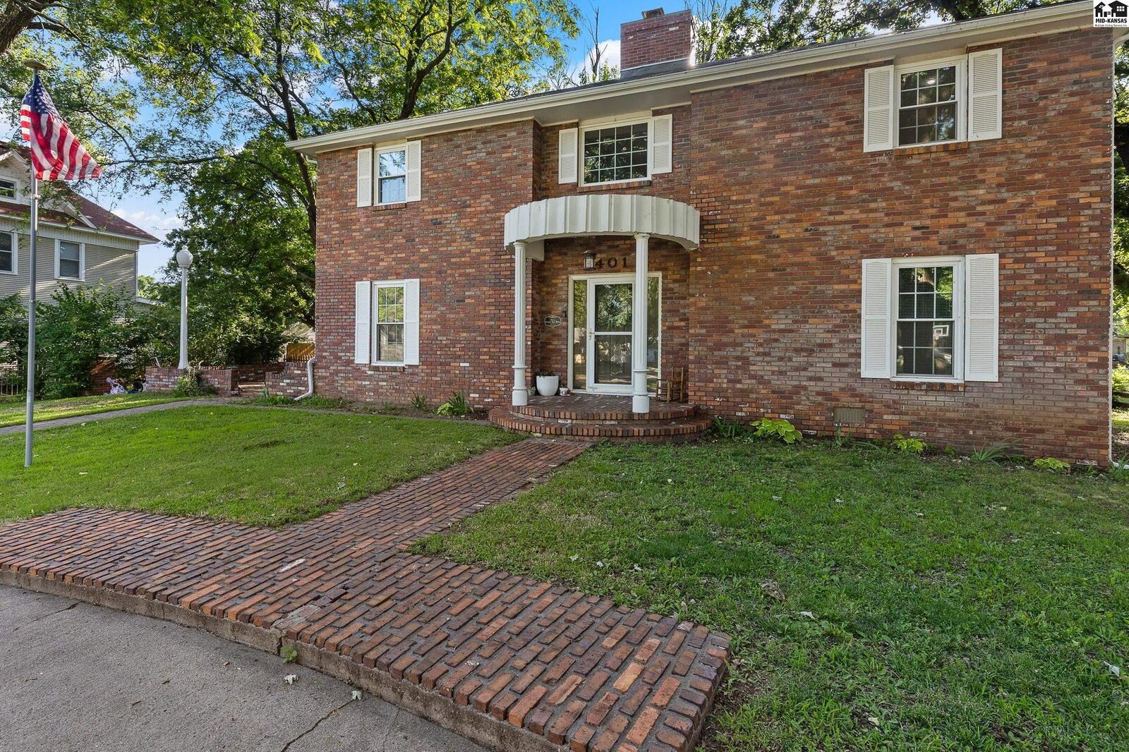 Property Photo:  401 N Kansas St  KS 67543 