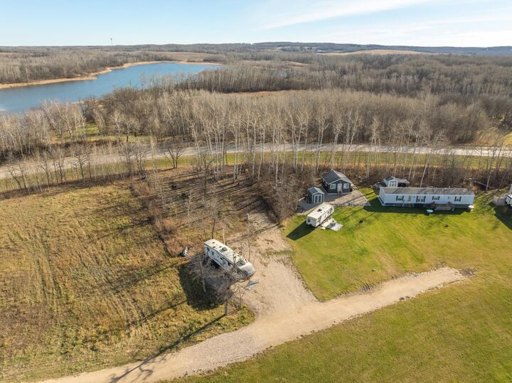 Property Photo:  178 Twin Oaks Dr  ND 58318 