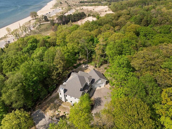 Property Photo: 690 Dunegrass Circle Drive MI 49453