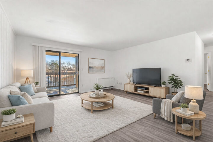 Property Photo:  594 Somerset Lane 7  IL 60012 