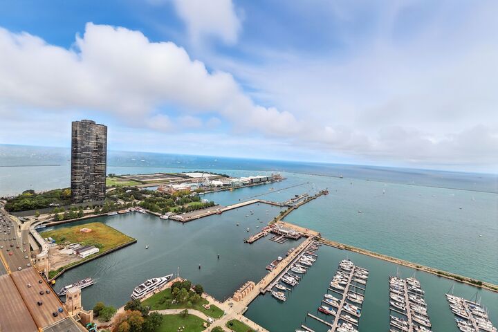 Property Photo: 211 N Harbor Drive 3605 IL 60601