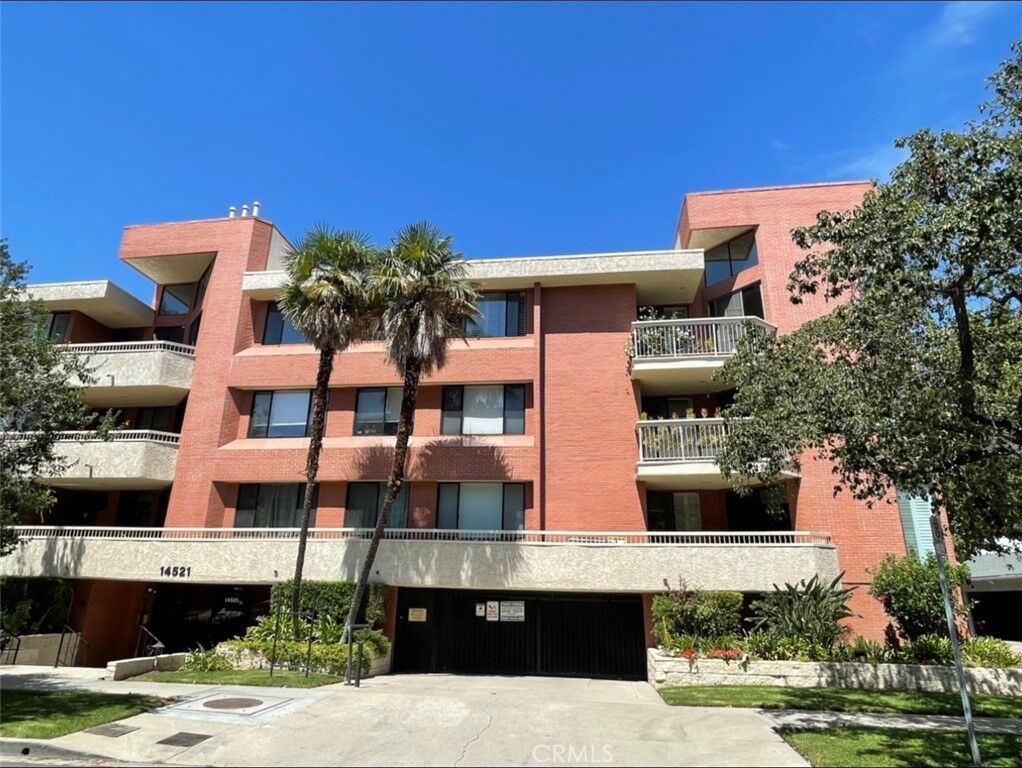 Property Photo:  14521 Benefit Street 306  CA 91403 