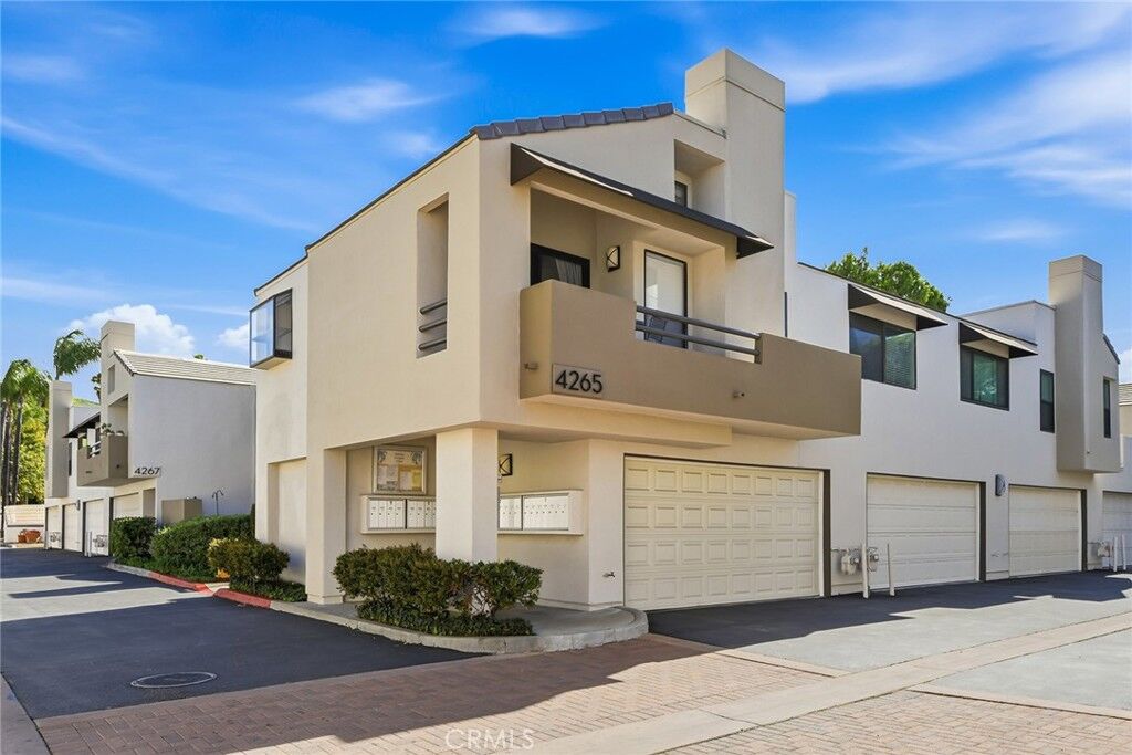 Property Photo:  4265 Las Virgenes 2  CA 91302 