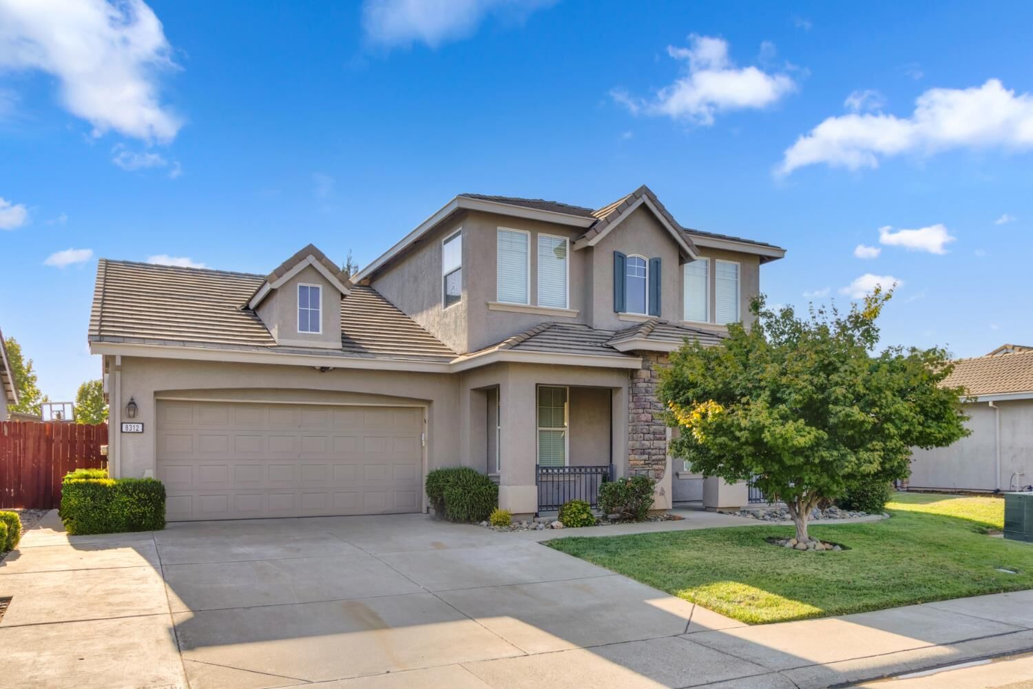 Property Photo: 8312 Cabochon Way CA 95829