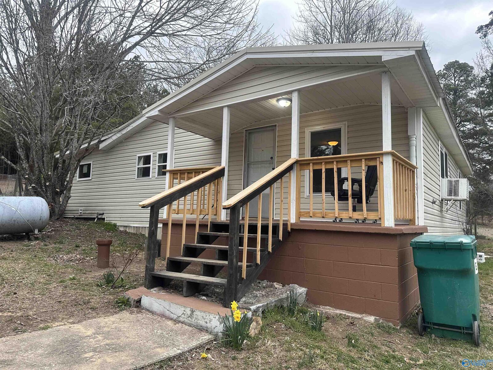 Property Photo: 4015 Scenic Hwy AL 35901