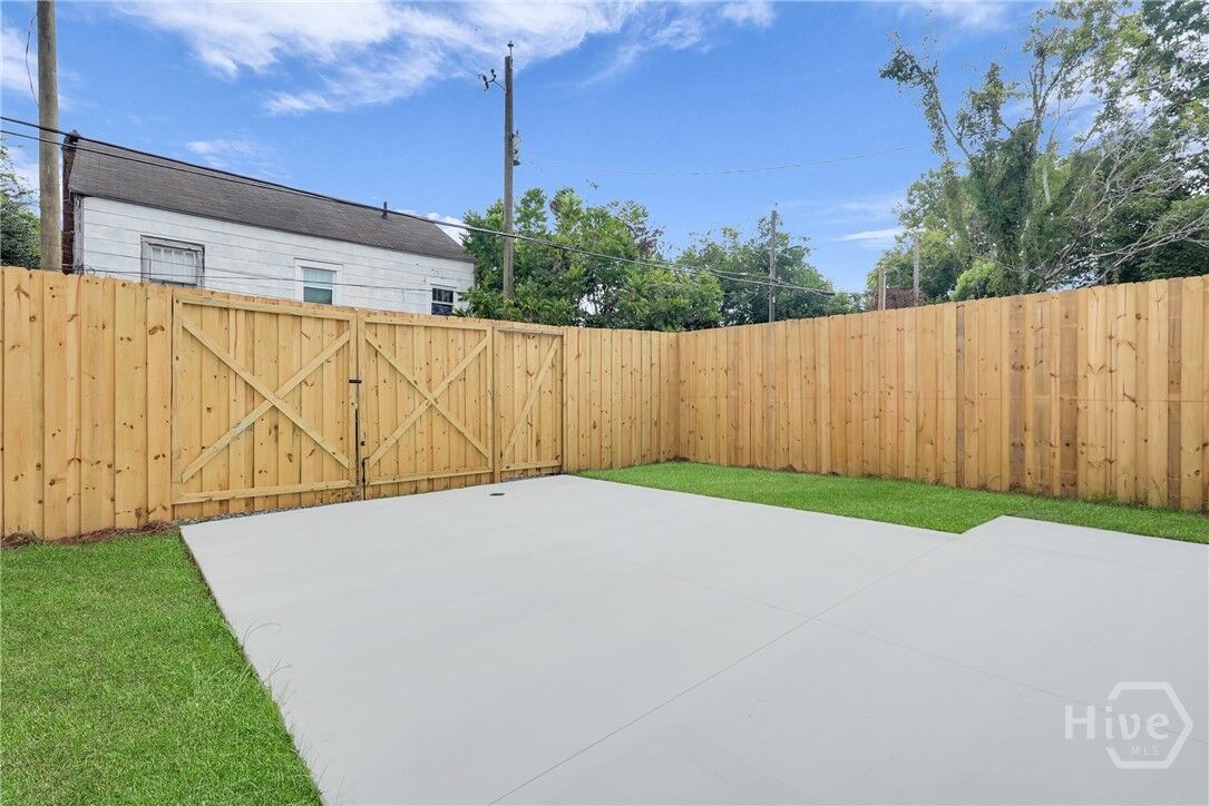 Property Photo:  904 E 33rd Street  GA 31401 