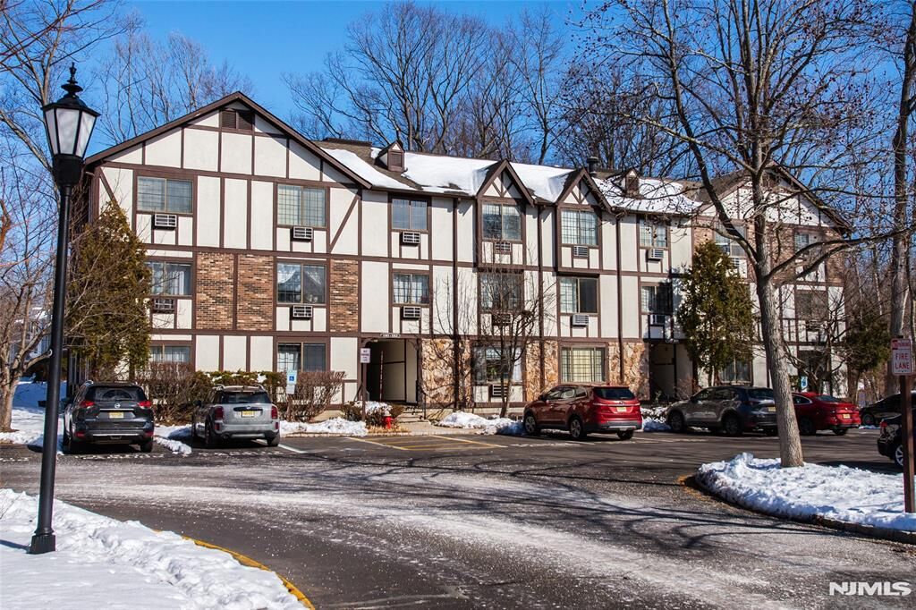 Property Photo:  1505 Faulkner Court  NJ 07430 