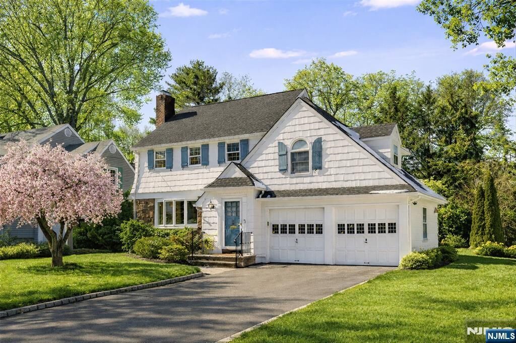 Property Photo:  127 Central Avenue  NJ 07452 