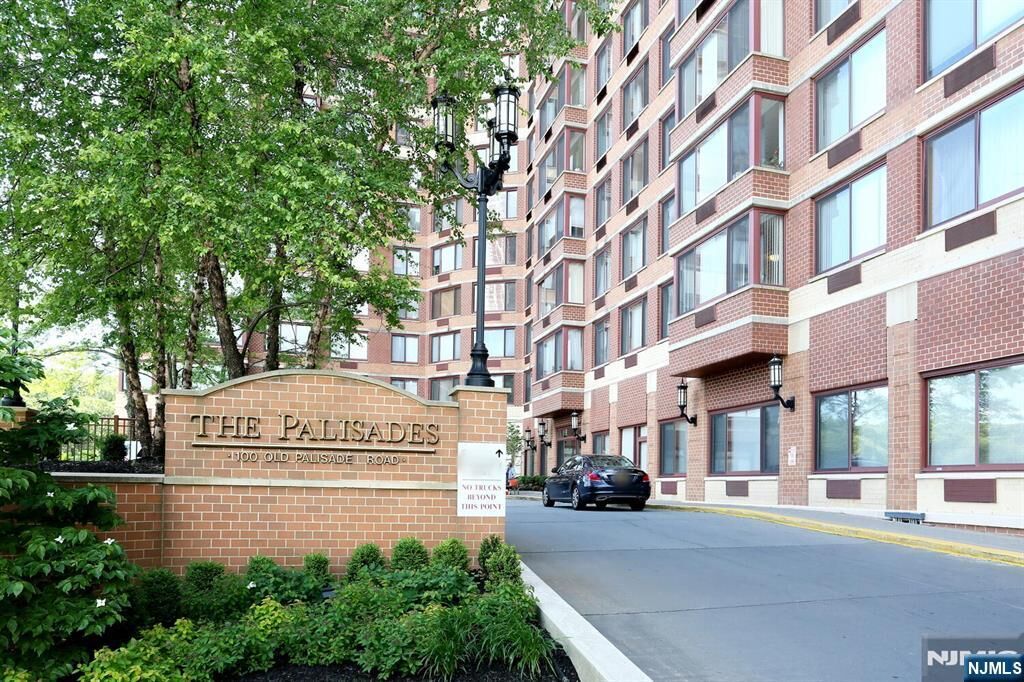 Property Photo:  100 Old Palisade Road 1013  NJ 07024 