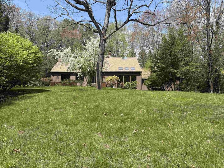 Property Photo: 4 Windsor Boulevard NH 03053