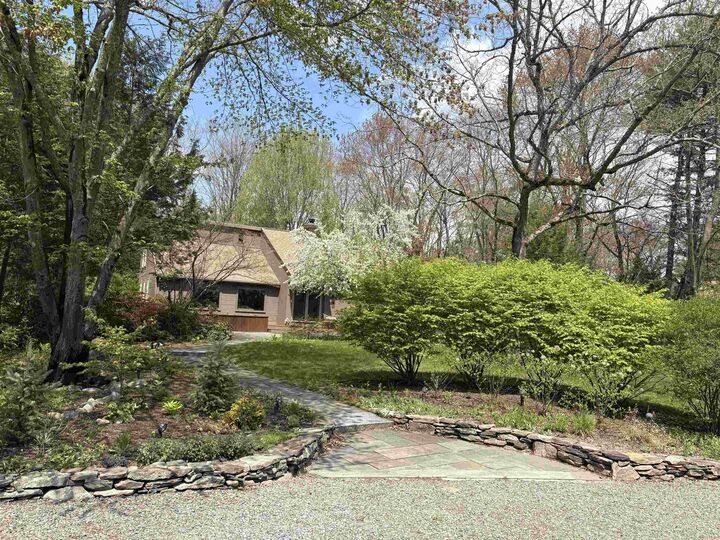 Property Photo:  4 Windsor Boulevard  NH 03053 