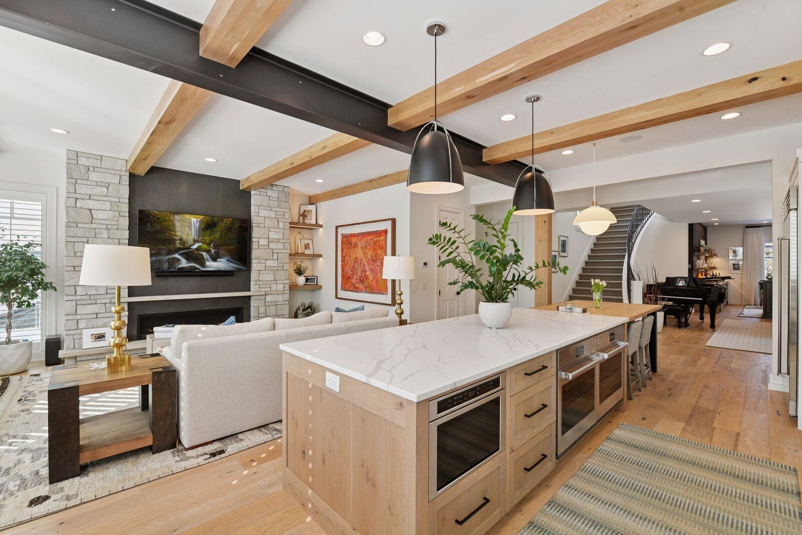 Property Photo:  715 Rice Street E  MN 55391 