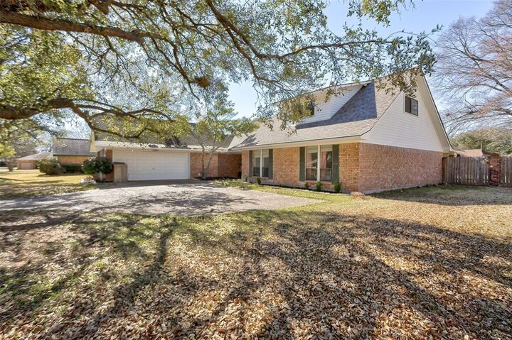 Property Photo:  2005 Surrey Lane  LA 71111 