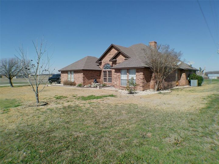 Property Photo:  200 County Road 3170  TX 76234 