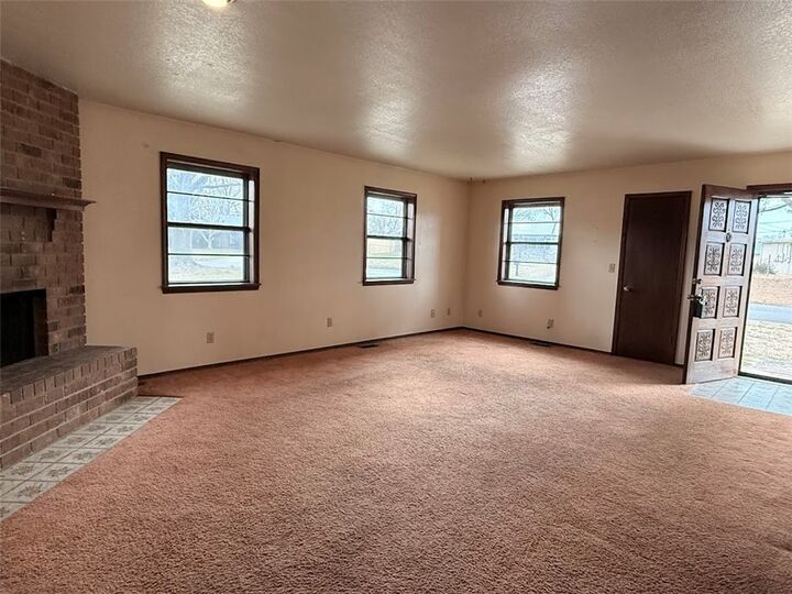 Property Photo:  801 S Oak Hill Street  AR 72761 