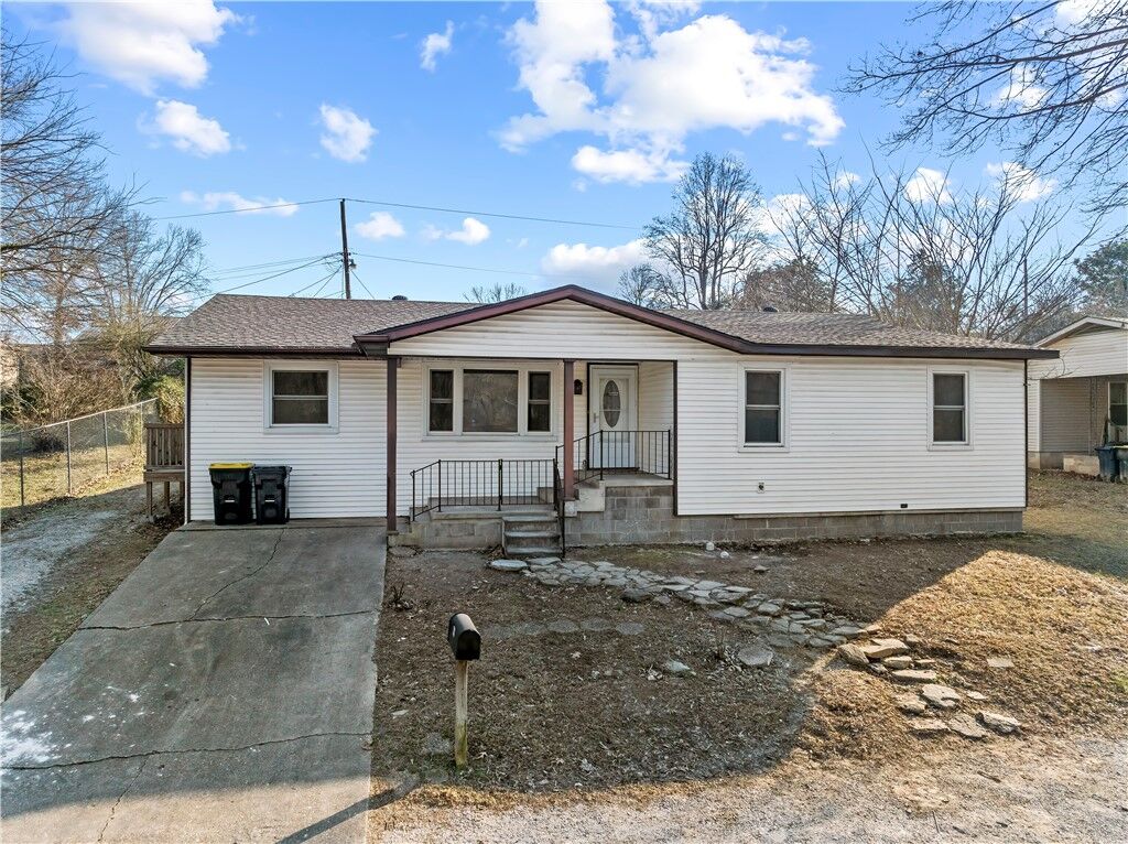 Property Photo: 704 Beverly Drive AR 72601