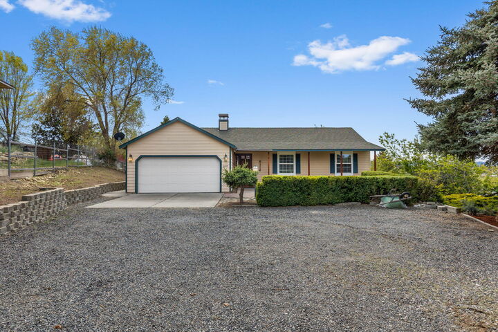 Property Photo: 3249 NE Yellowpine Road OR 97754
