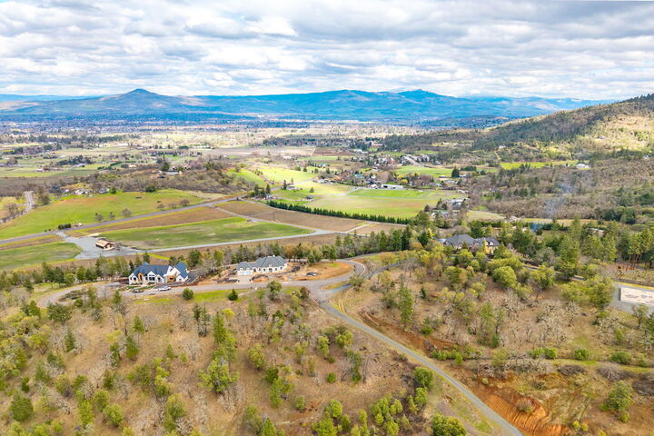 Property Photo: 45 Vineyard View Circle Lot 10 OR 97501