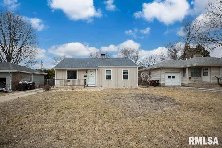 Property Photo: 821 W Ridge Road IL 61614