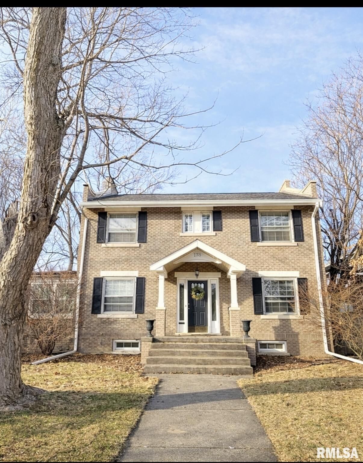 Property Photo: 135 W Hanssler Place IL 61604