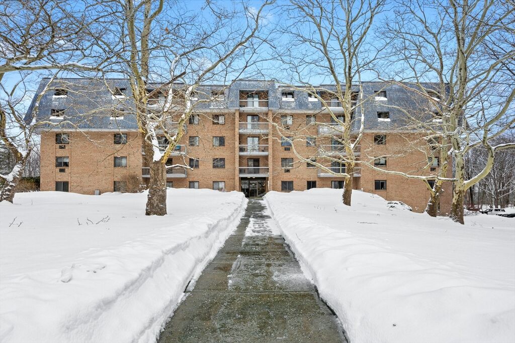 Property Photo:  65 Commons Drive 506  MA 01545 