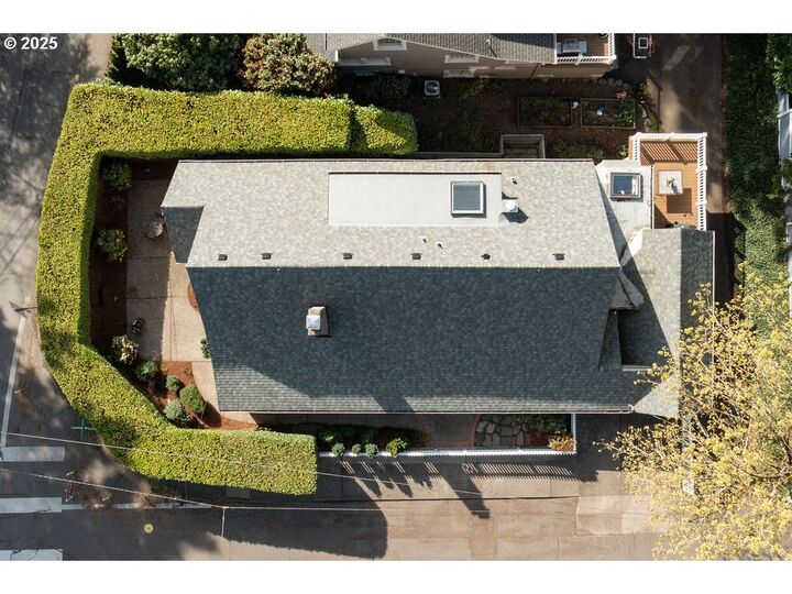 Property Photo: 2695 SW Montgomery Dr OR 97201