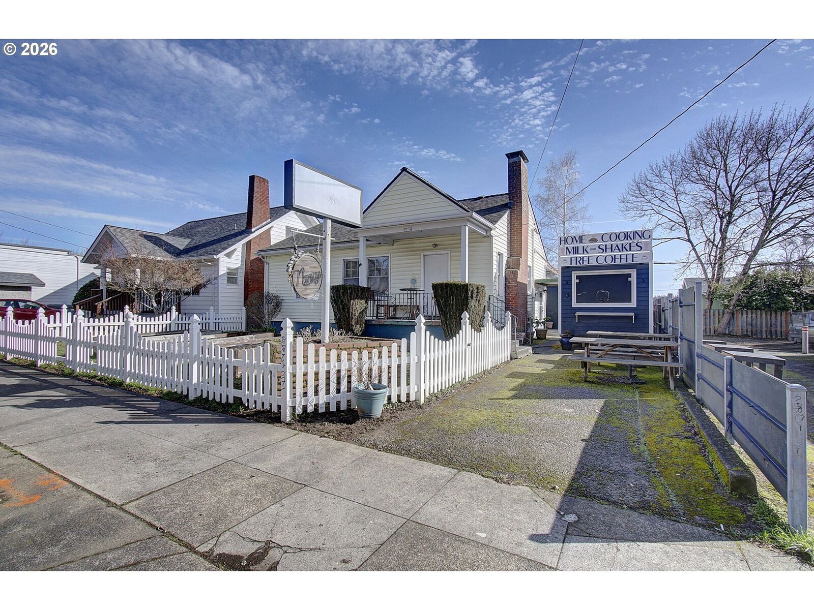 Property Photo:  6108 SE Milwaukie Ave  OR 97202 