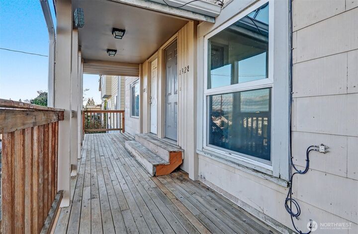 Property Photo: 1328 Chestnut Street WA 98201