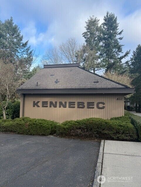 Property Photo: 4612 170th Place NE 11 WA 98052