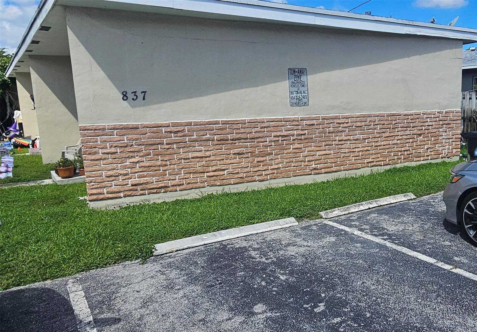 Property Photo:  837 NE 17th Avenue  FL 33304 