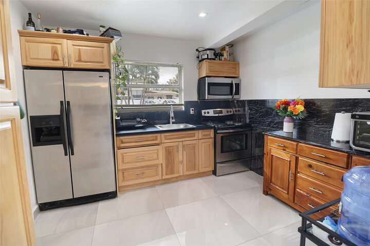 Property Photo:  707 NE 15th Street  FL 33304 