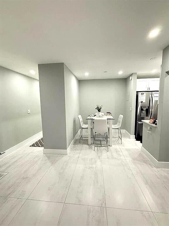 Property Photo:  2191 NE 68th Street 403  FL 33308 