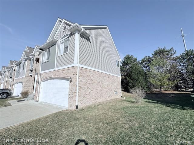 Property Photo:  6178 Elarz Drive  MI 48085 