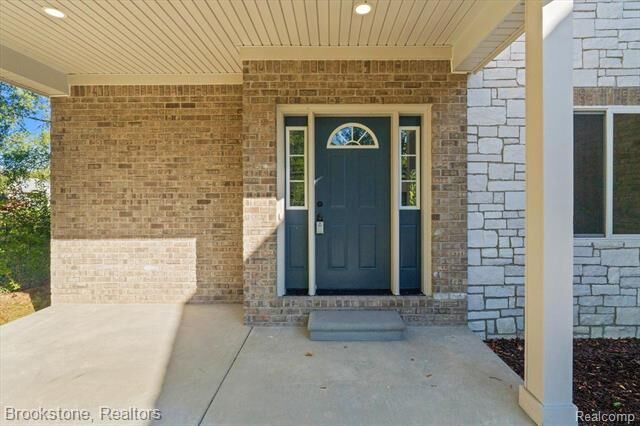 Property Photo:  365 Hartland Dr  MI 48083 