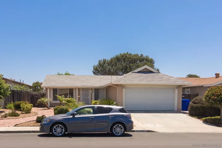 Property Photo:  10939 Avenida Del Gato  CA 92126 