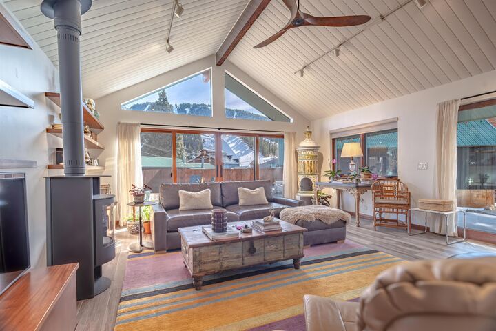 Property Photo:  413 High Street W  NM 87558 