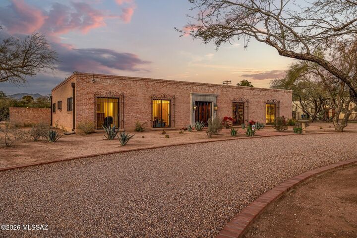 Property Photo:  3201 E Arroyo Chico  AZ 85716 