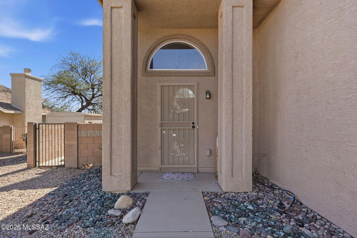Property Photo: 1260 N Amberbrooke Avenue AZ 85745