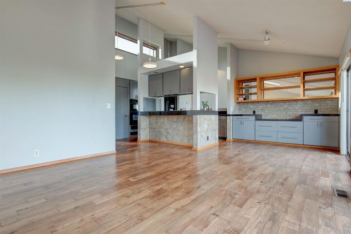 Property Photo: 600 W 26th Pl WA 99337