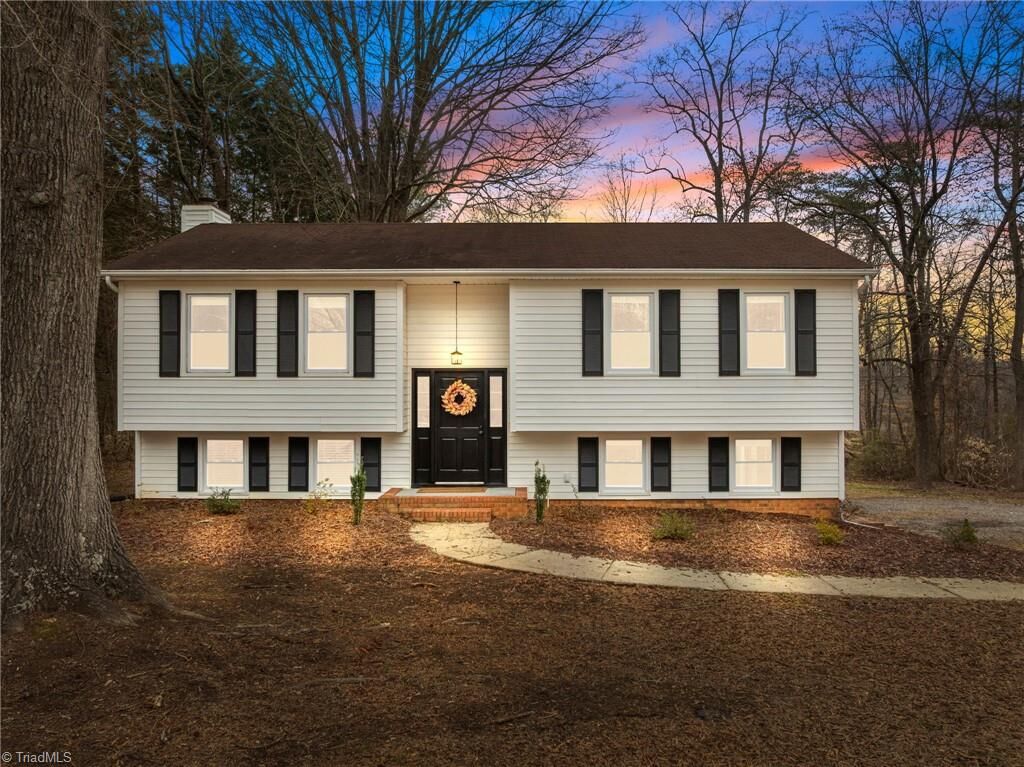 Property Photo: 1335 Lynndale Drive NC 27106