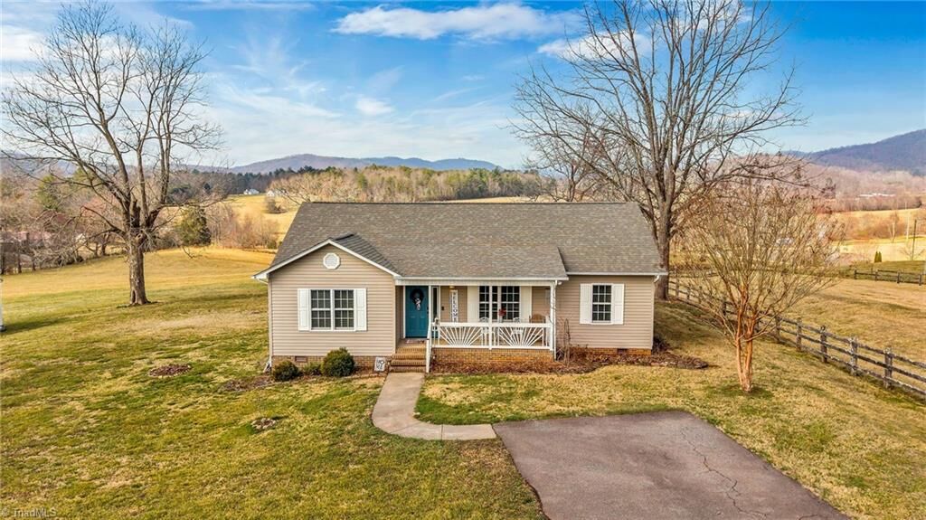 Property Photo:  155 Jays Meadow Lane  NC 28665 