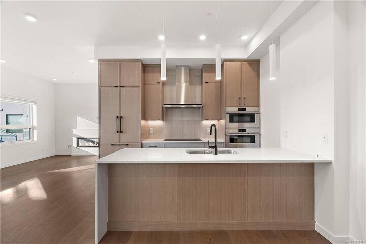 1102 Esquimalt Rd #503 — photo 1