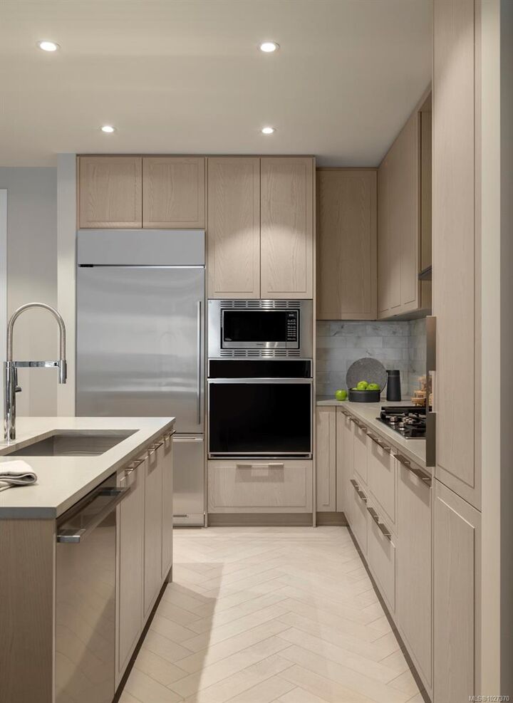 Photo de la propriété:  425 Lampson St 311  BC V9A 0K5 