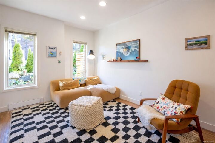 Property Photo: 605 Gibson St 102 BC V0R 2Z0