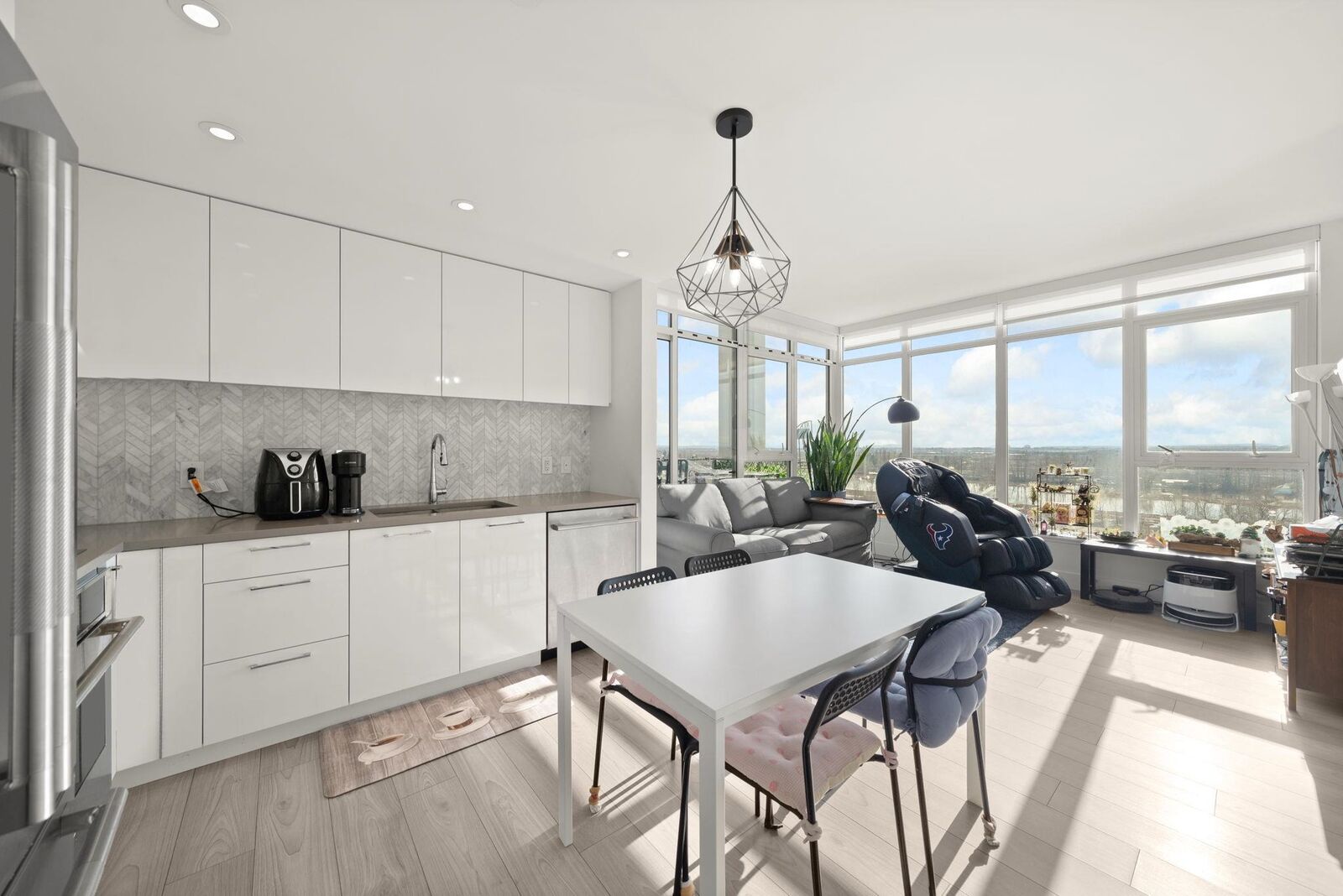 Property Photo: 3581 E Kent Avenue North 1405 BC V5S 0H6