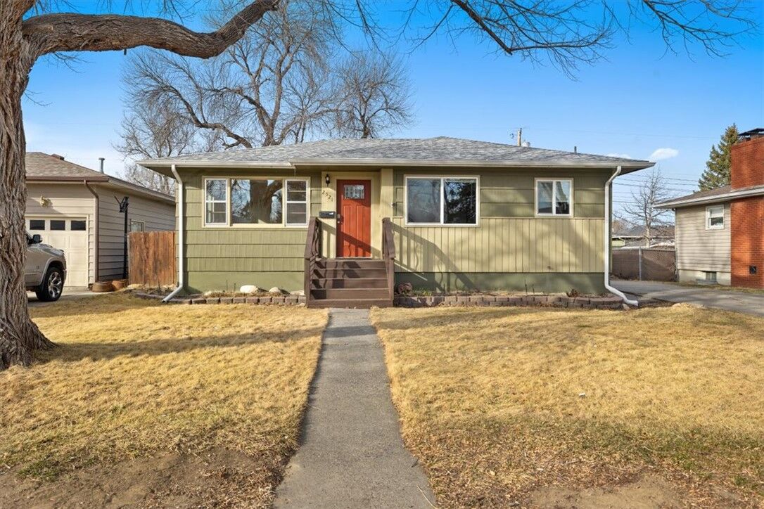 Property Photo:  2521 Custer Avenue  MT 59102 