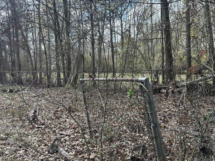 Property Photo:  4157 Kleinpeter Ln  LA 70730 