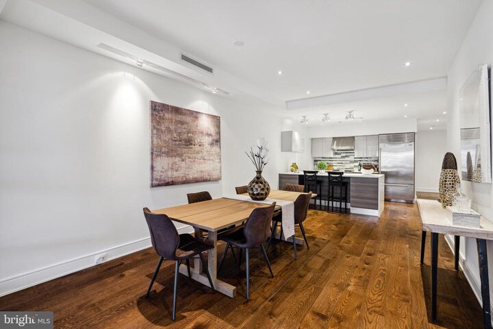 Property Photo:  233 Chestnut Street 4  PA 19106 